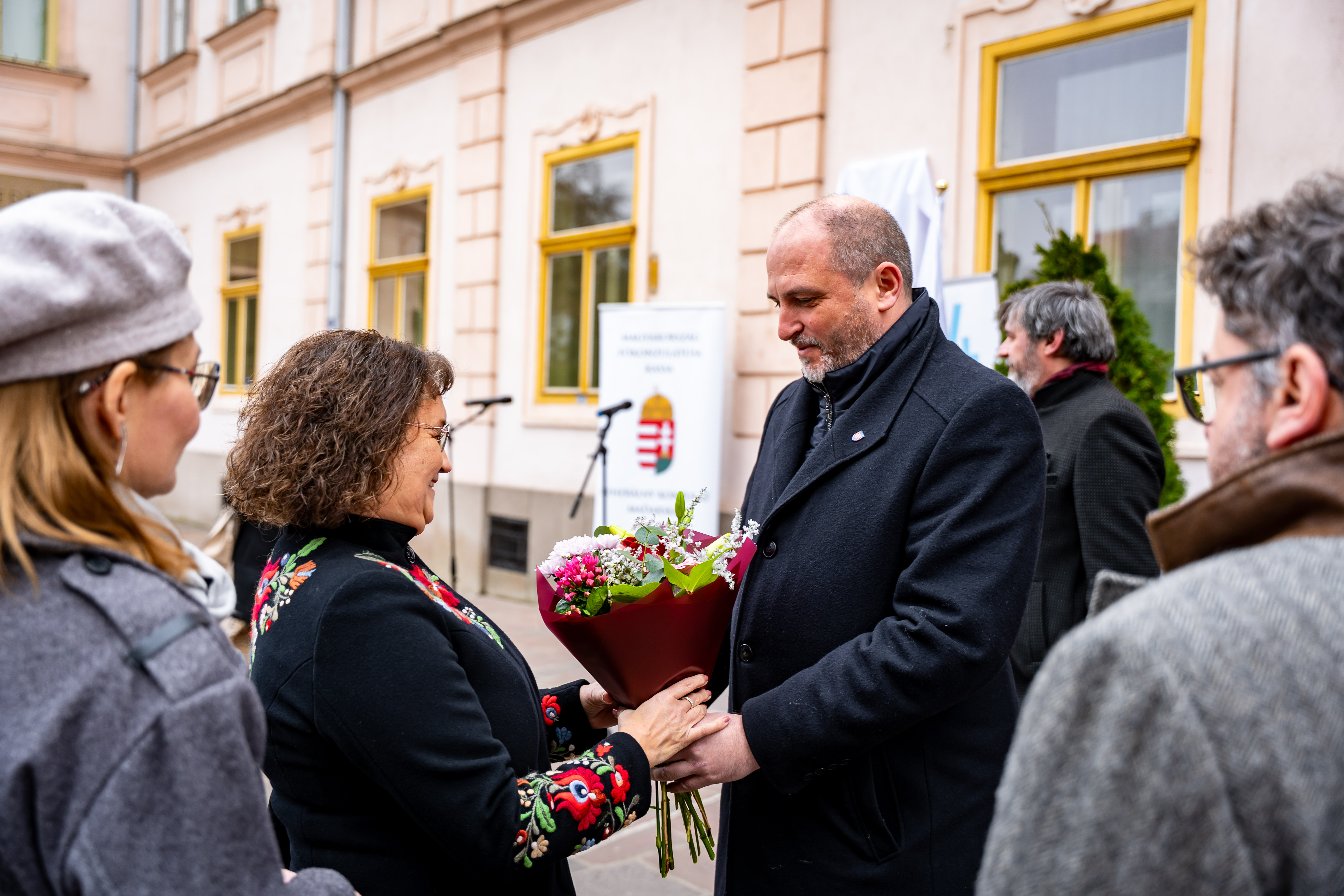 Slavnostne odhalenie pamatnej tabule na pocest kosickeho biskupa Augustina Fischer-Colbrieho